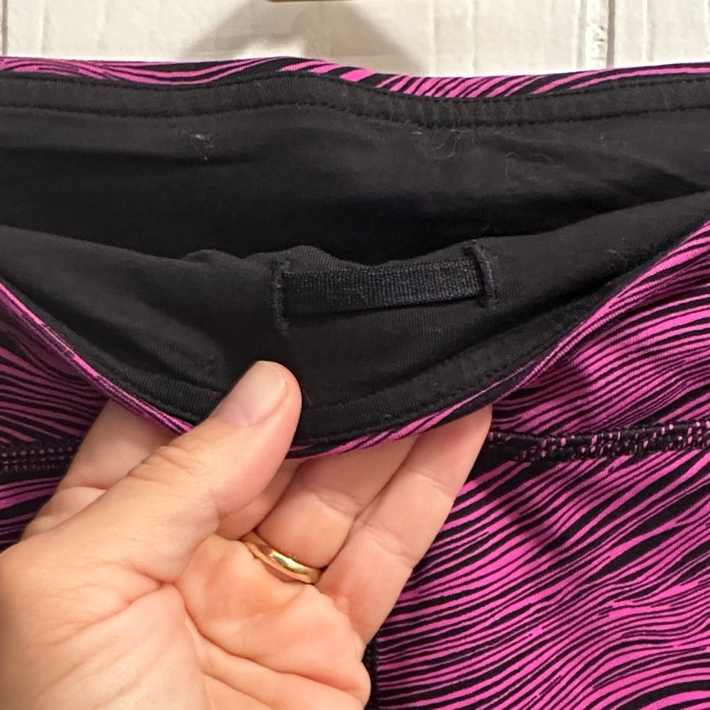lululemon athletica Pink and Black Wave Leggings - Picture 6 of 15